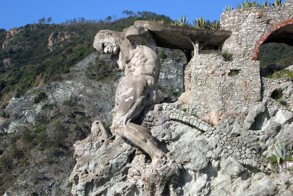 Statua Nettuno Monterosso Cinque Terre copia